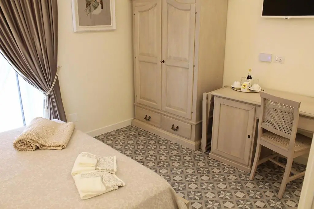Deluxe Double room with balcony (full double bed)