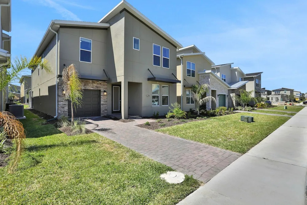 8946ptd- the retreat at championsgate 6 bedroom home