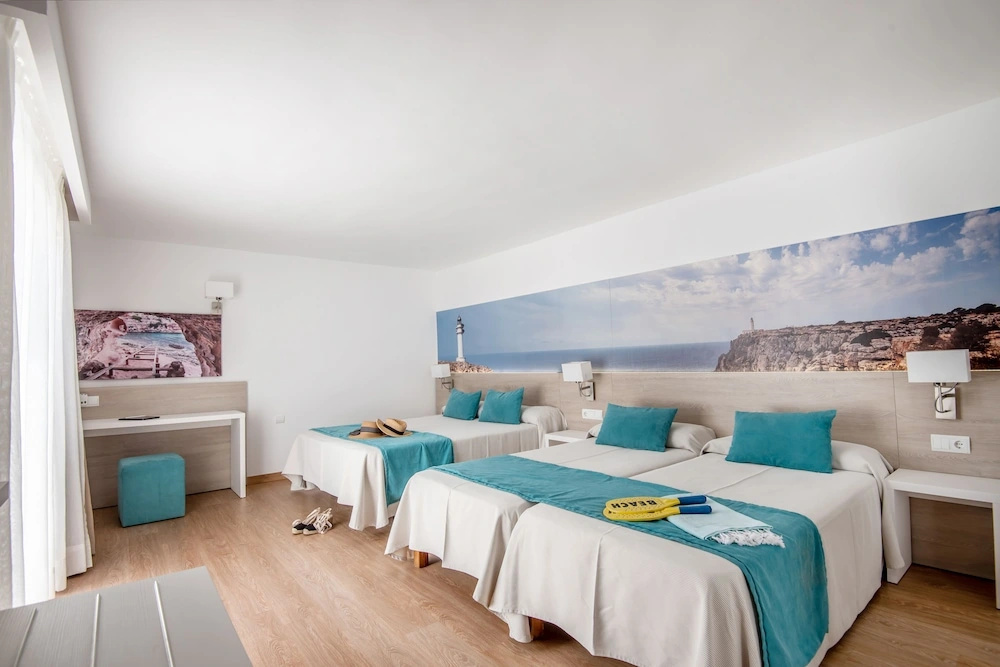 Standard Quadruple room with balcony