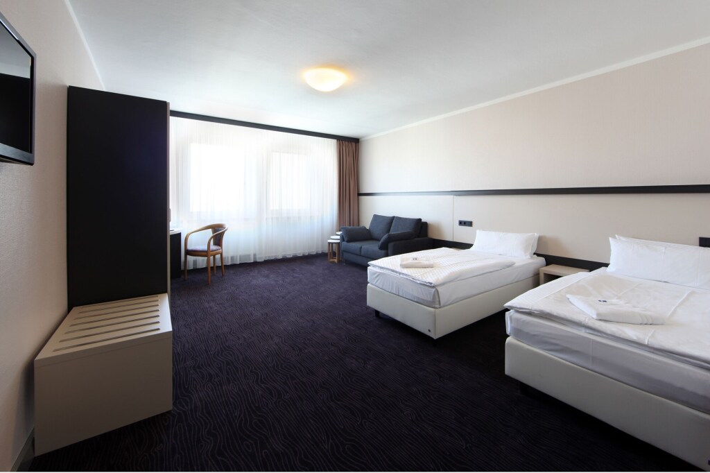 Dietrich-Bonhoeffer-Hotel picture