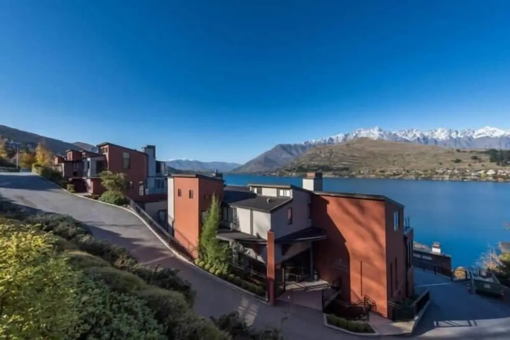 Absolute Lakefront Living 2 Bedroom
