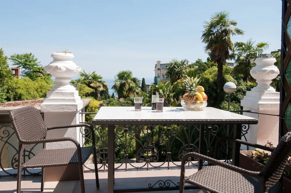 Apartments Tomic A8