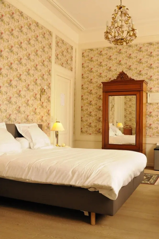 Deluxe Double room with garden view (full double bed)