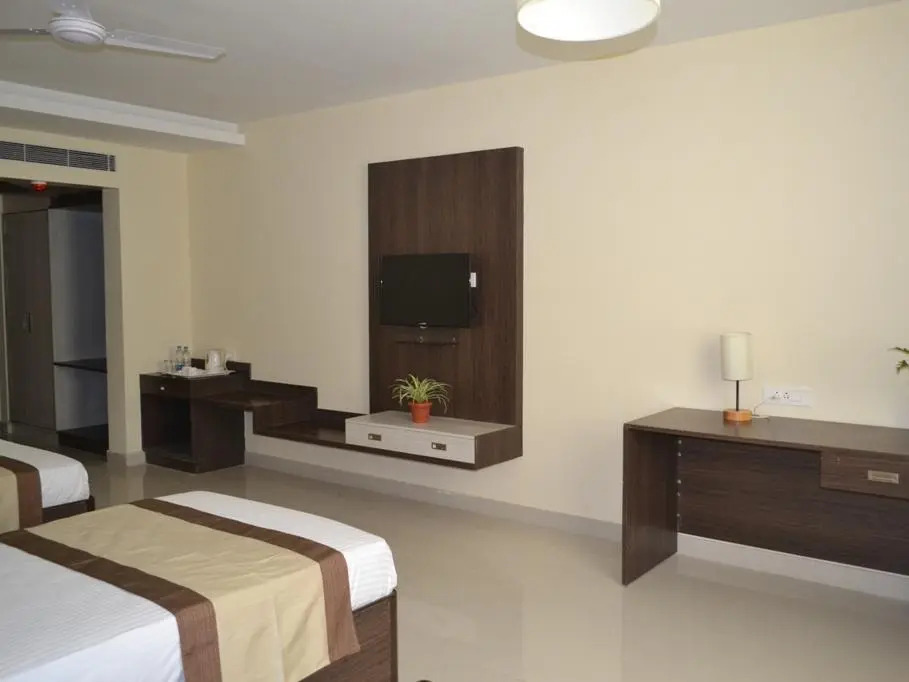 豪華雙人房，享有城市景色，配有雙人床