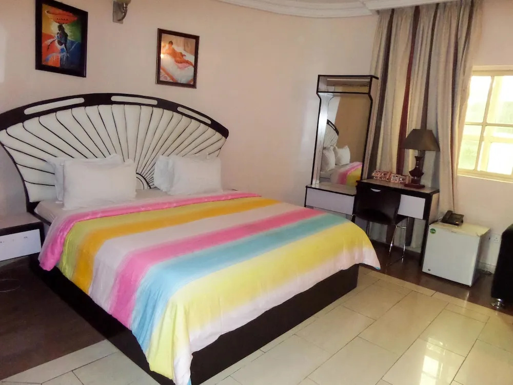 Royalview Hotel And Suites - Chambres