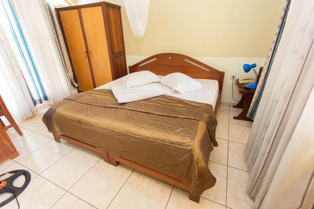 Deluxe Double room (full double bed)