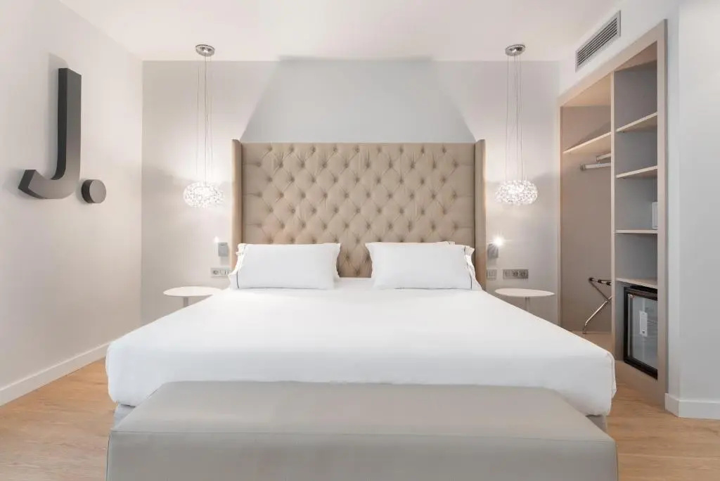Premium Double room (full double bed)