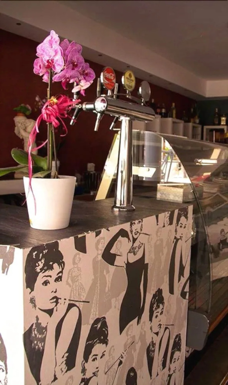 Food & Beverage