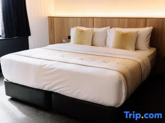 2 Bedrooms Studio