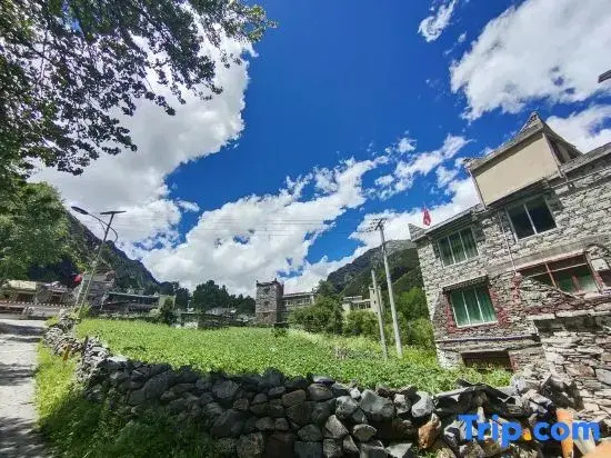 Siguniang Mountain Linxi Yashe Homestay (Shuangqiao Valley Scenic Area)