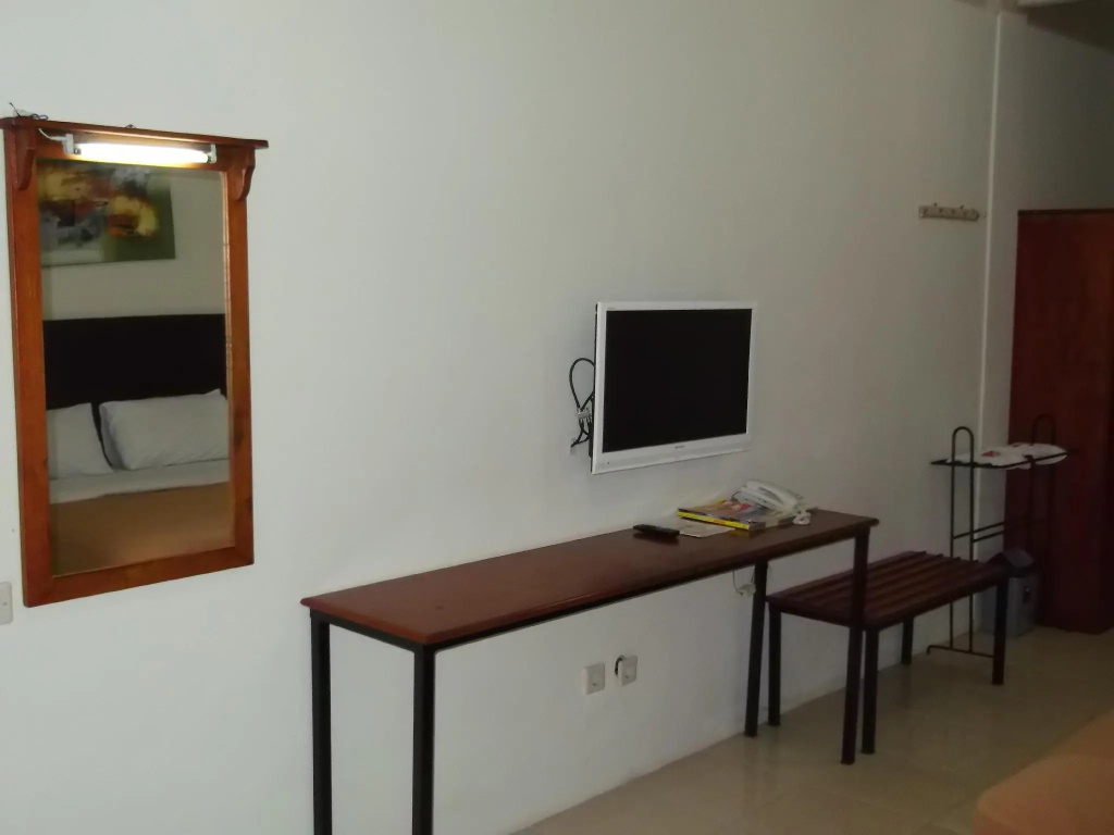 Deluxe Double room (full double bed)