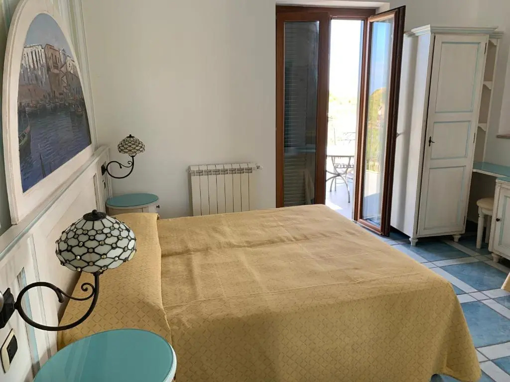 Standard Double room with garden view (full double bed)