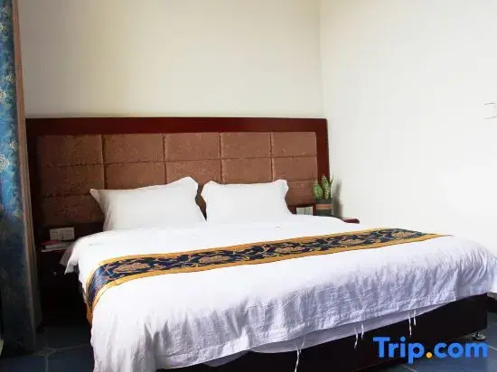 Standard Double room with courtyard view (full double bed)