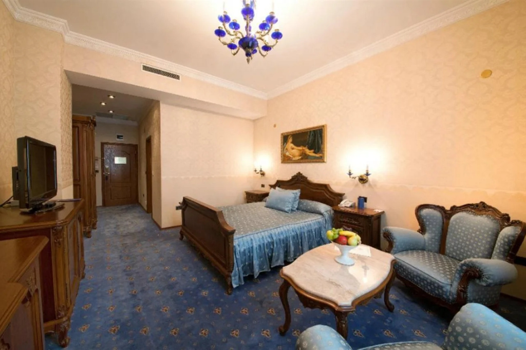 Grand Hotel London - 2
