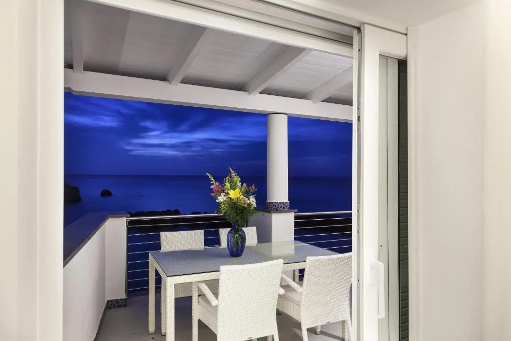 2 Bedrooms Luxury Apartment with sea view