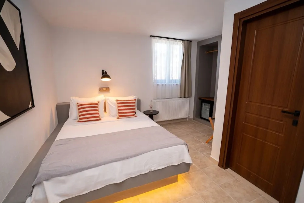 Economy room