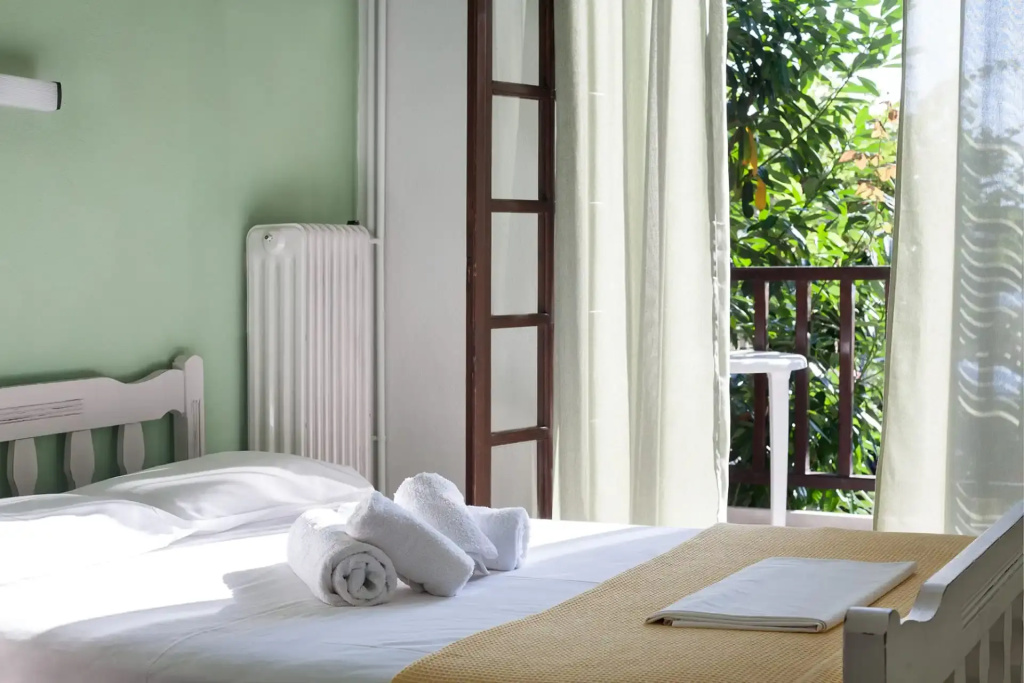 Standard Double room with garden view (full double bed)