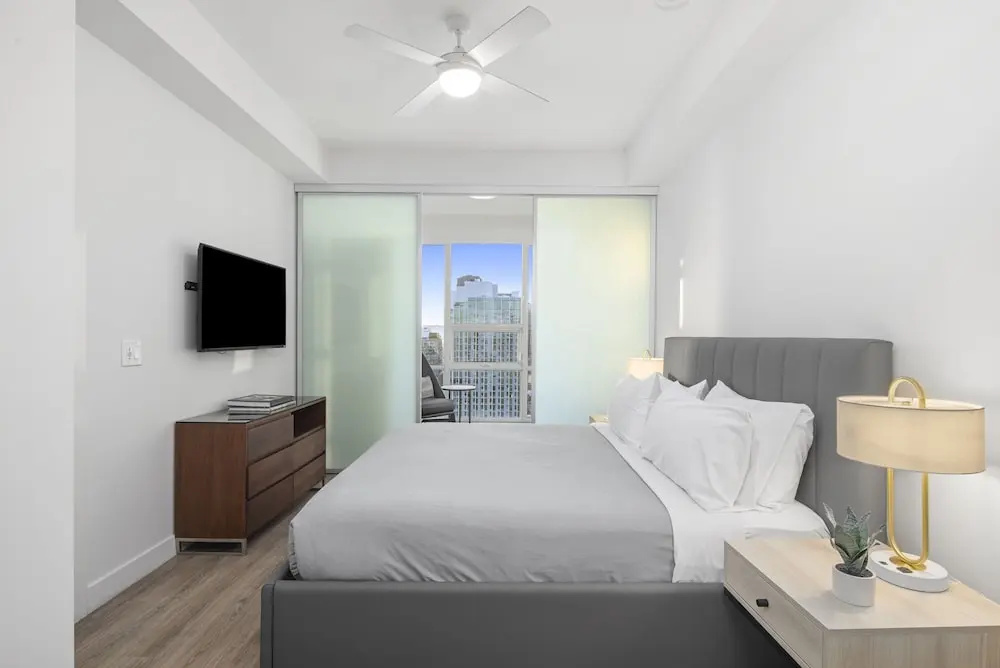 Level Furnished Living - Chambres