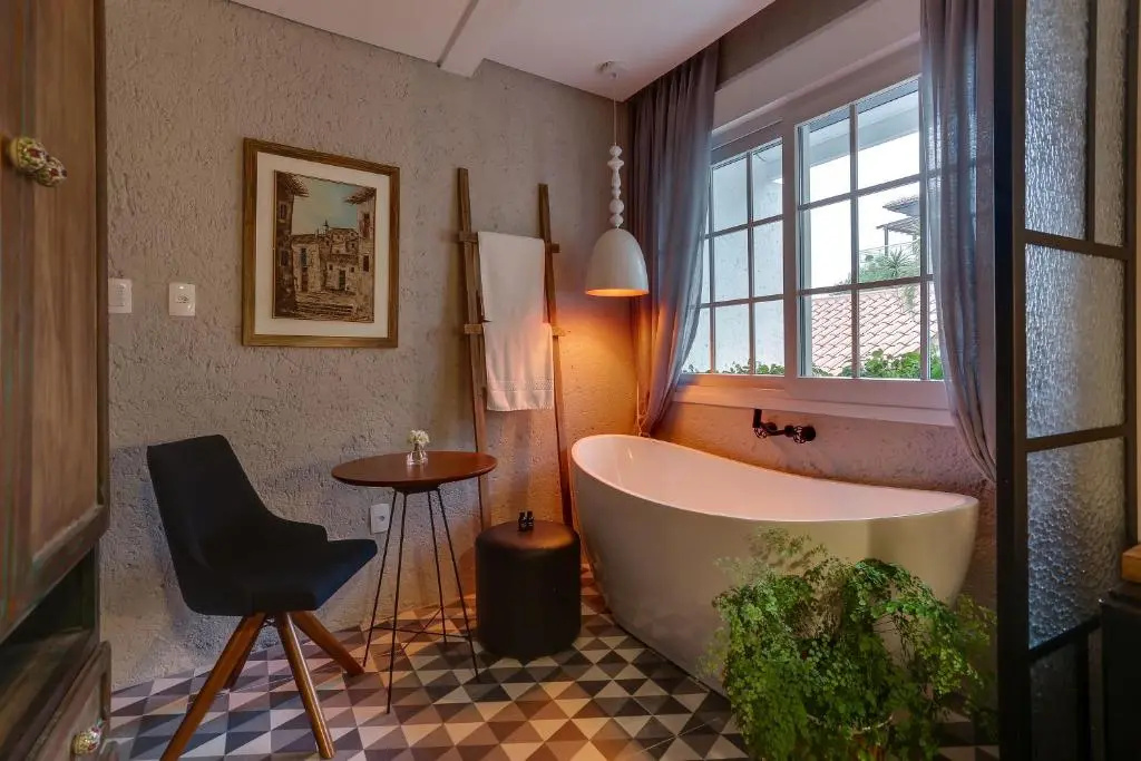 Deluxe Double room (full double bed)