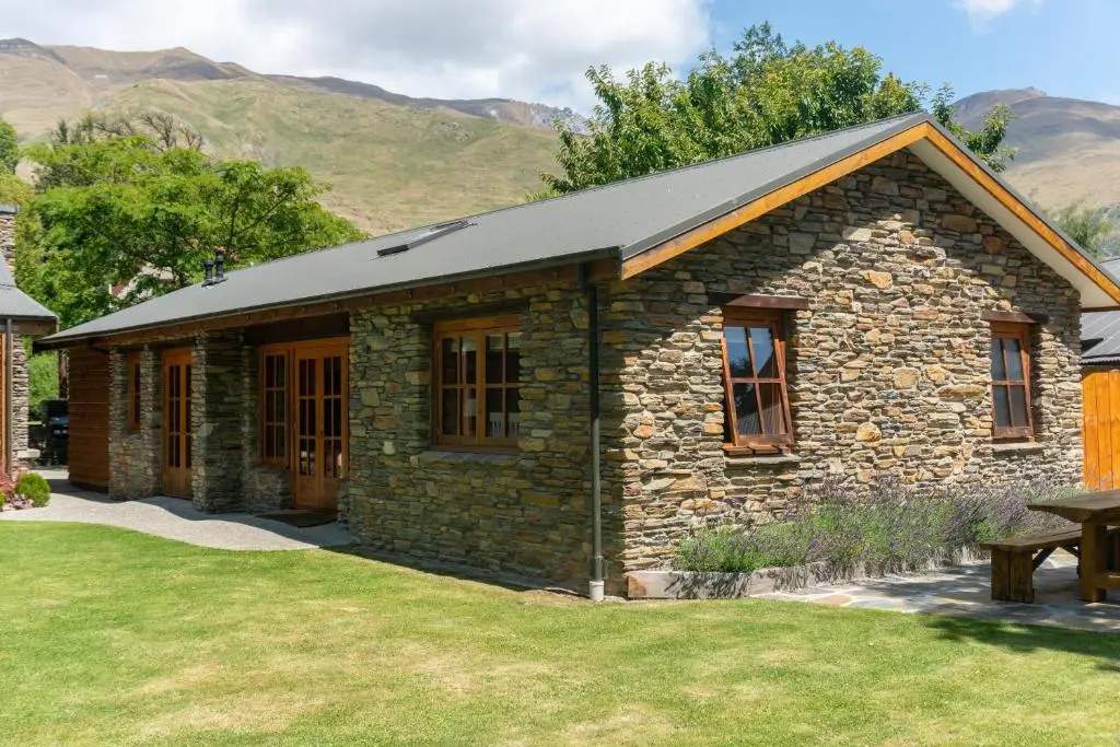 Wanaka Homestead Lodge and Cottages by null