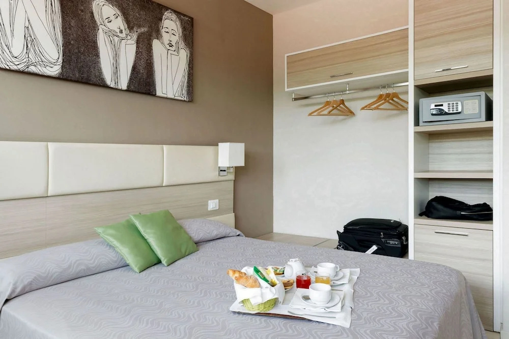 Classic Double room (full double bed)