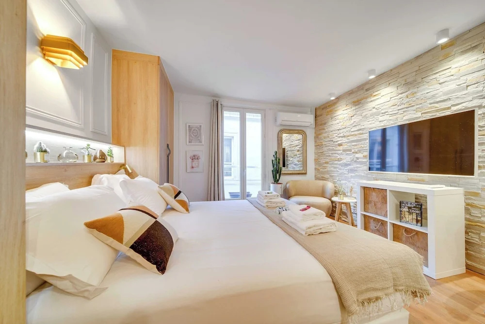 Voir la photo 2 — Amazing Historical Parisien Studio Next TO Louvre Area ! - 2