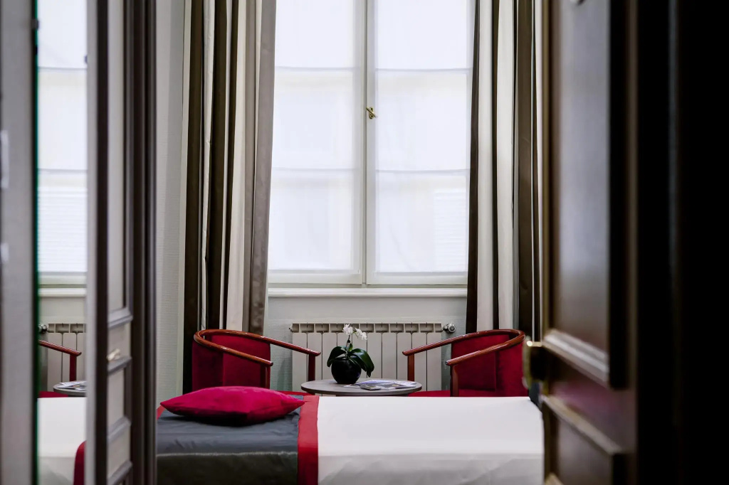 Executive Double room (full double bed)