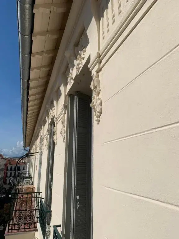 Superbe 3 pièces refait à neuf classé 4 étoiles avec ascenseur et balcon à pied de la plage et du palais des festivals