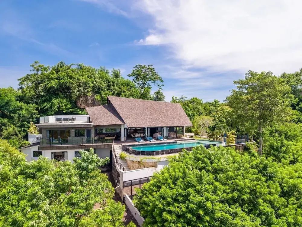 Elegant 6BR Clifftop Villa Near Bingin