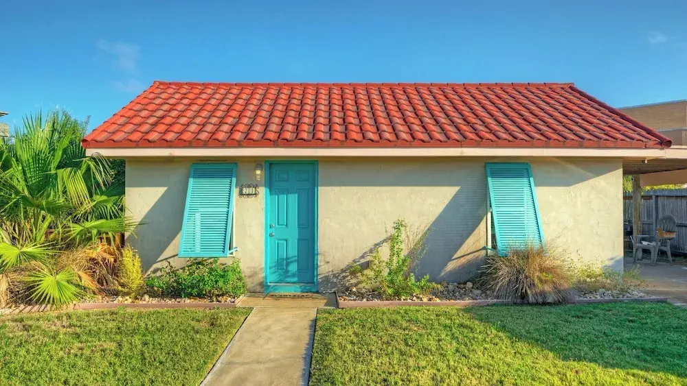 2 Cozy Cottages Fire Pit, Private Yards, Walkable Location in Spanish Village