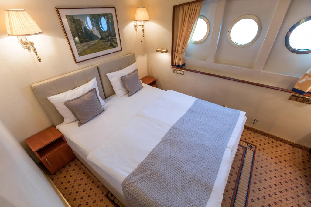 Standard room with river view