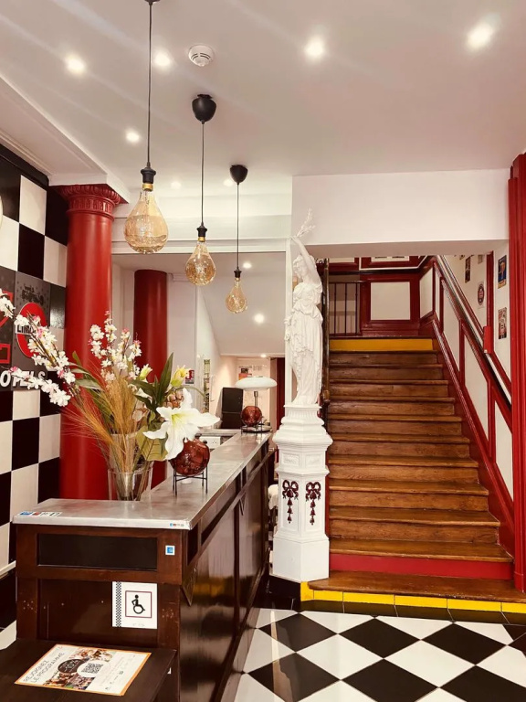 Lobby & Reception