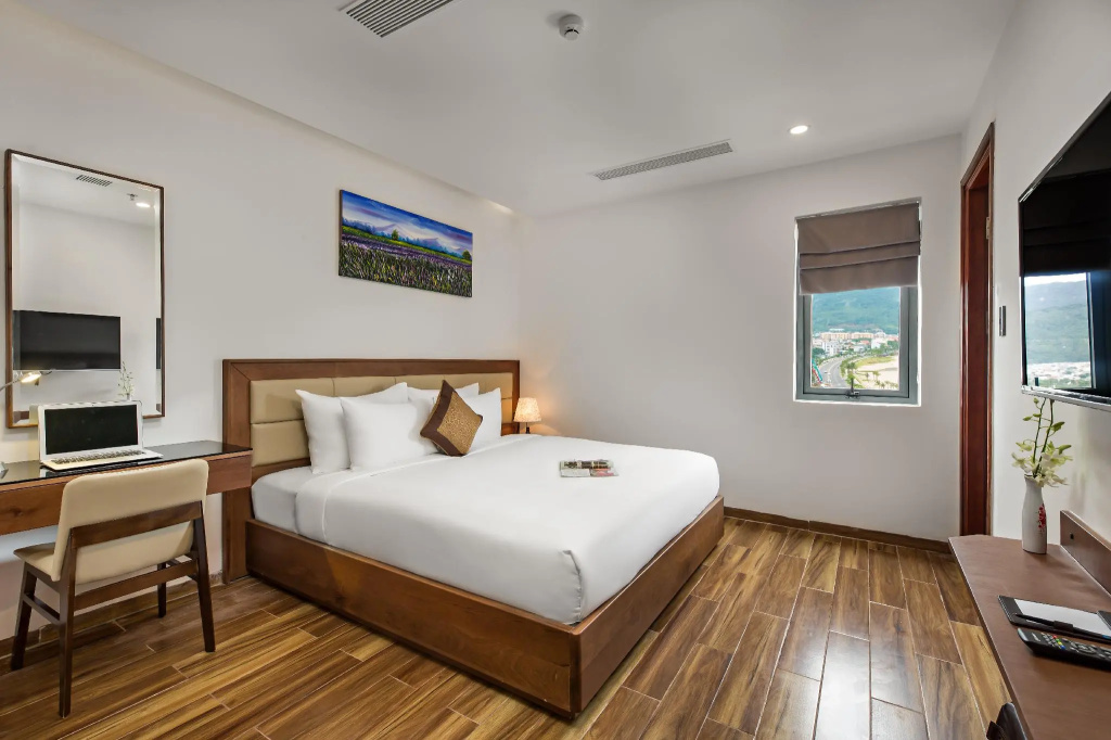 Superior Double room with partial sea view (full double bed)