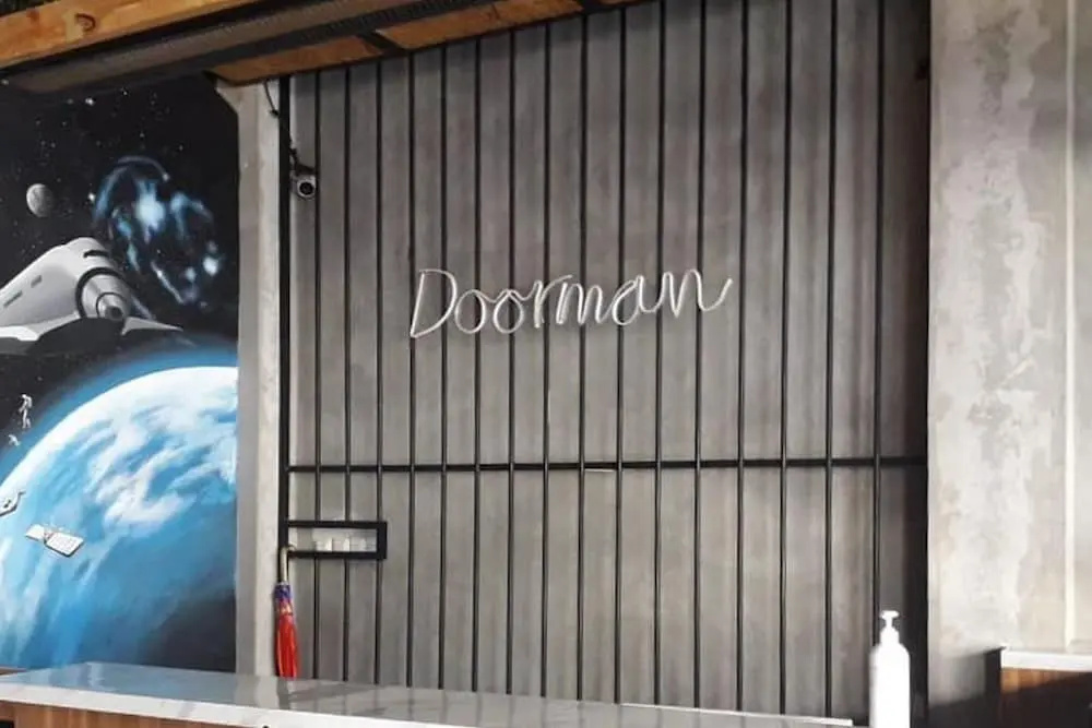 RedDoorz Plus @ Doorman Guest House