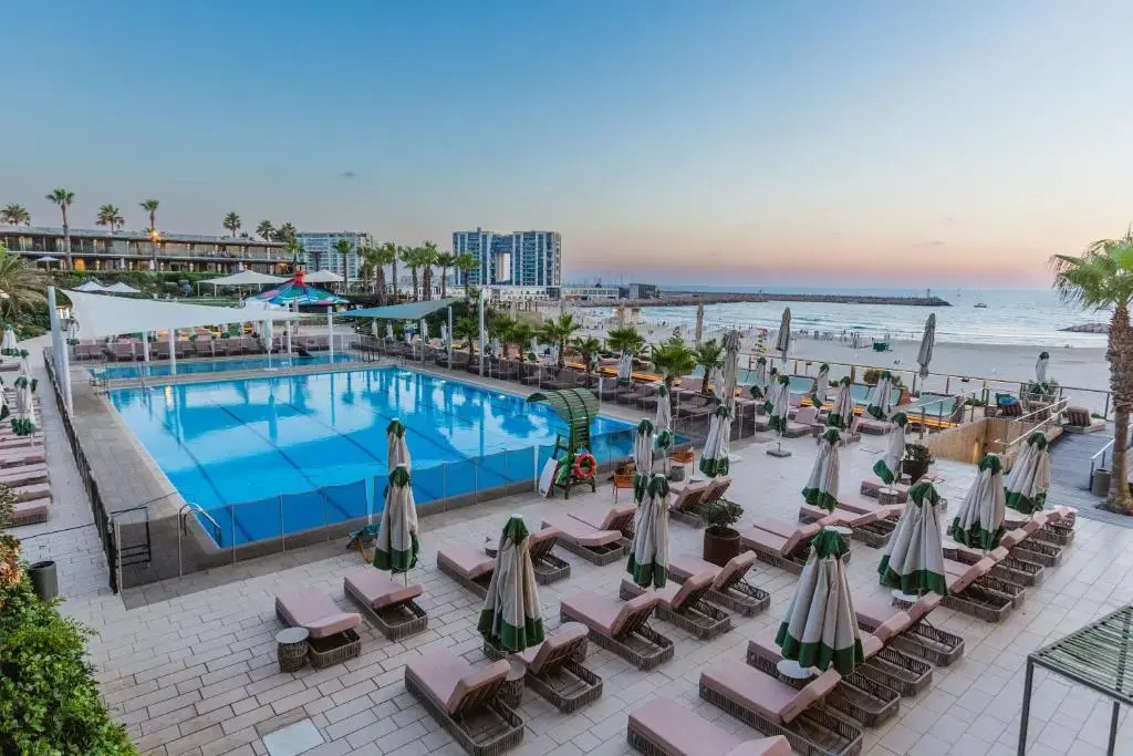 Beach & Waterfront