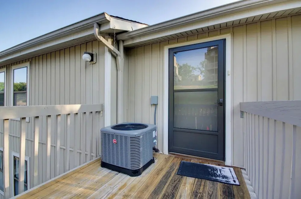 Pool & Lake Access! 3rd-floor Osage Beach Retreat