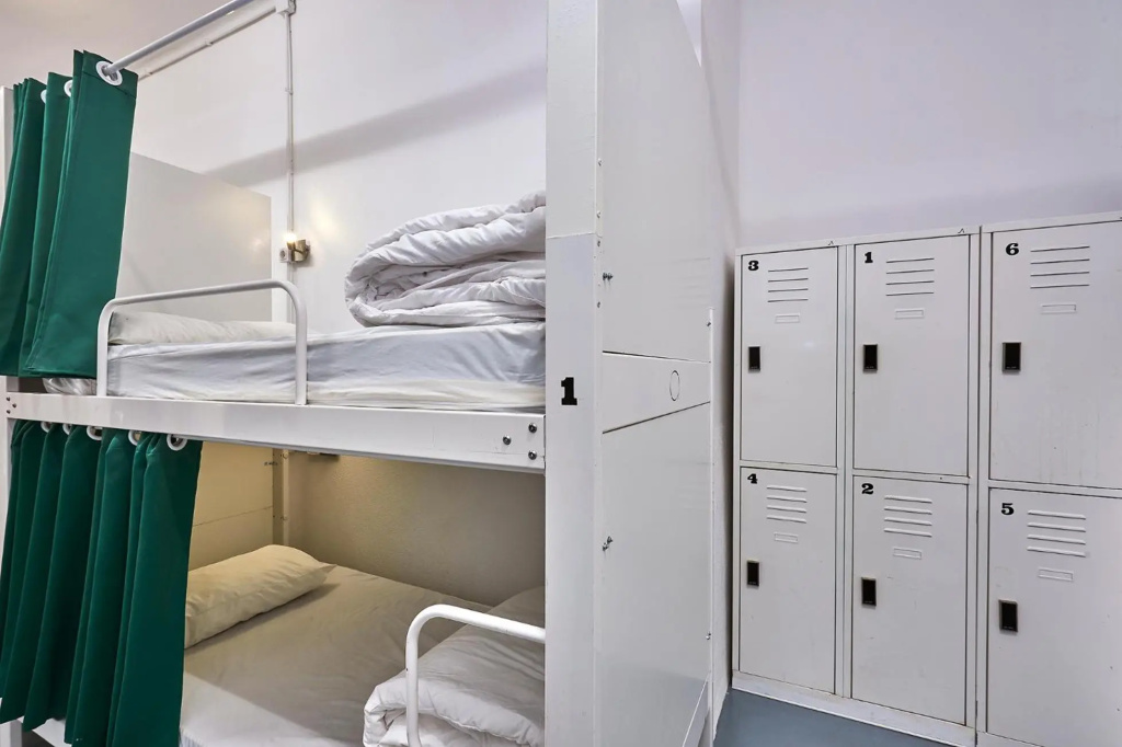 Hola Hostal Collblanc - Hostel — 4
