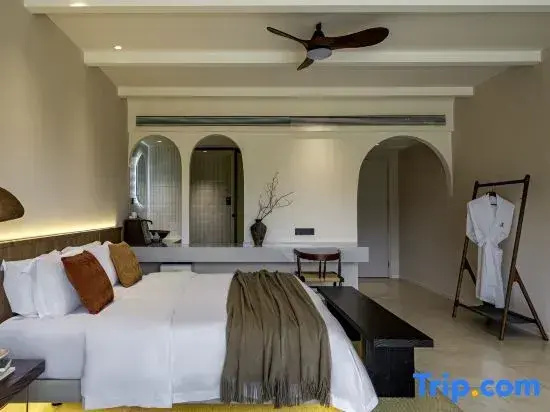 Standard Double room with river view (full double bed)