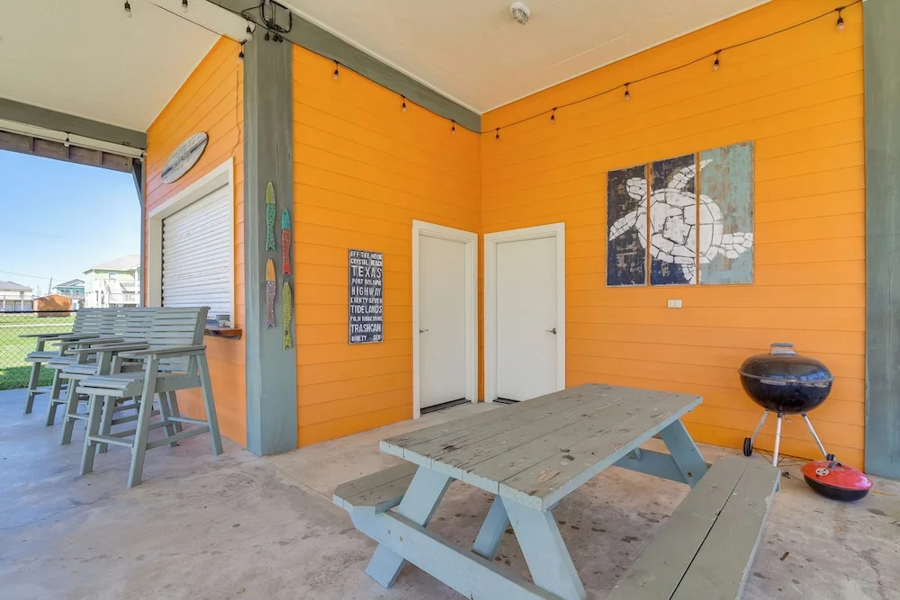 Walk to Shore: Group Getaway in Crystal Beach!