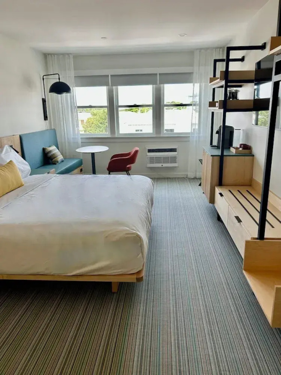 Standard Double room with city view (full double bed)