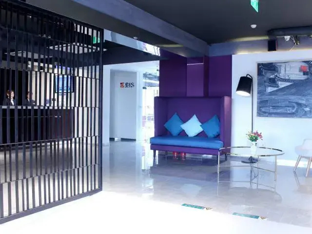 Lobby & Reception