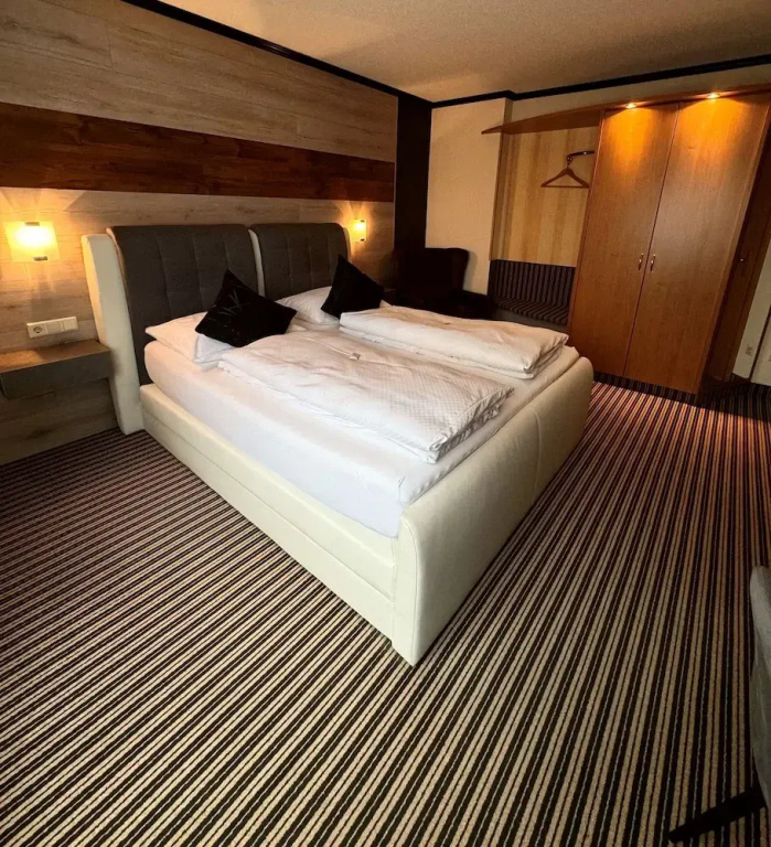 Comfort Double room with canal view (full double bed)