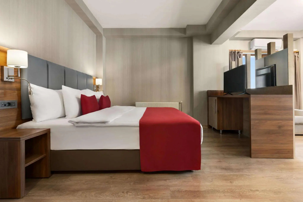 Double Junior Suite (full double bed)