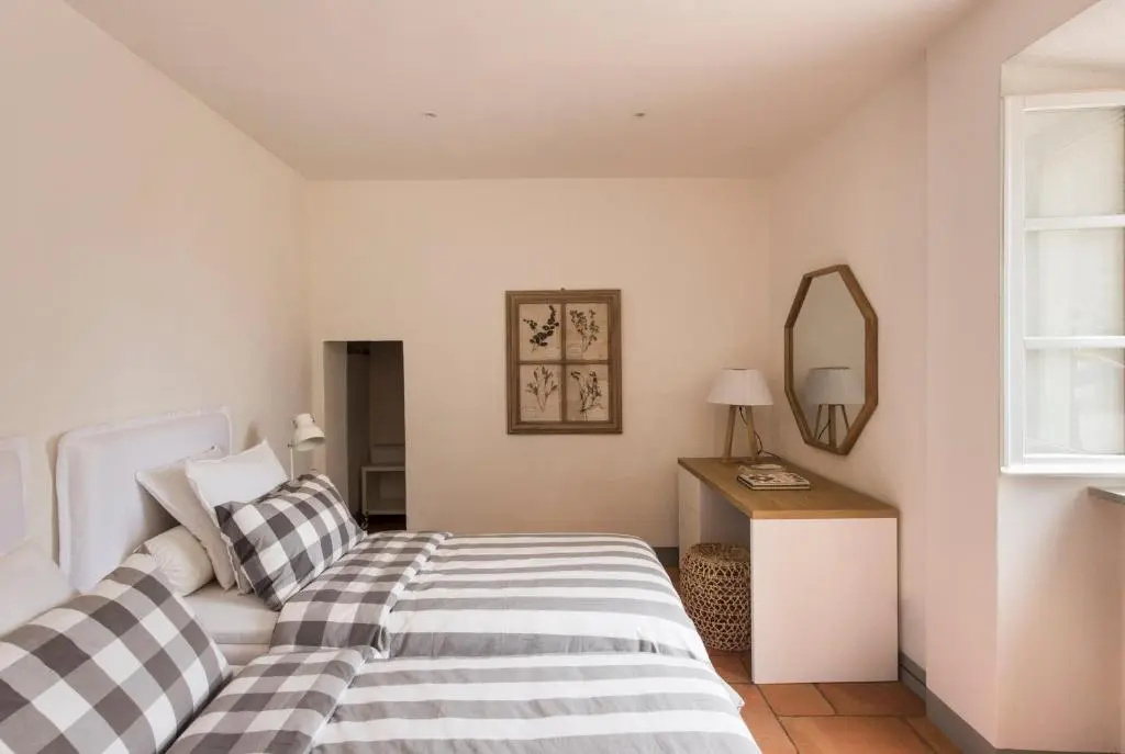 Double Studio with courtyard view full double bed