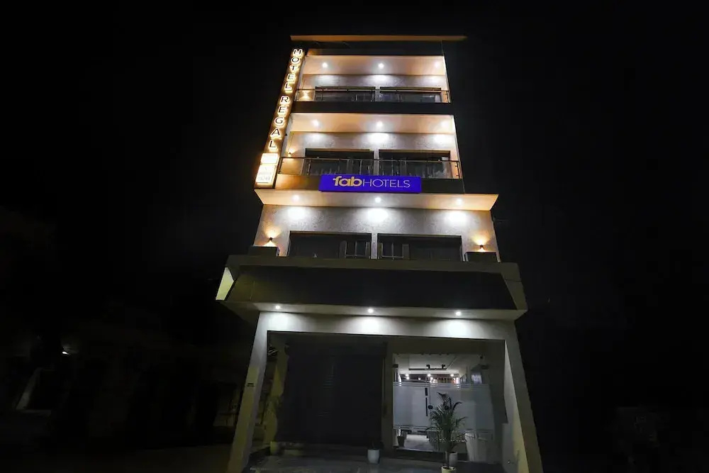 Fabhotel Regal