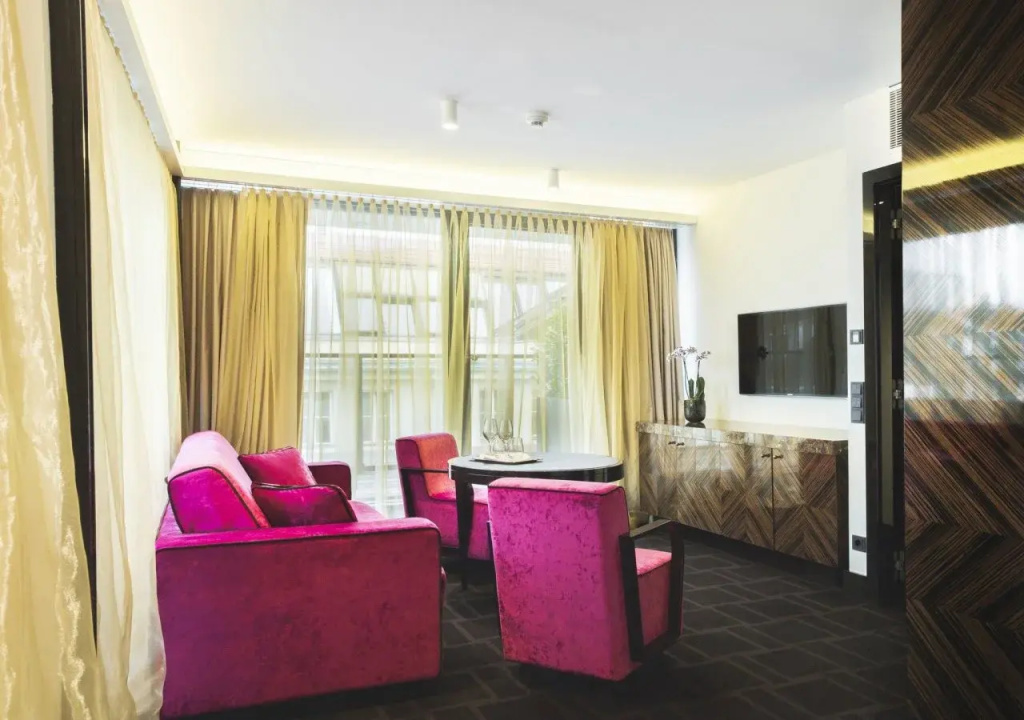 Lobby & Reception