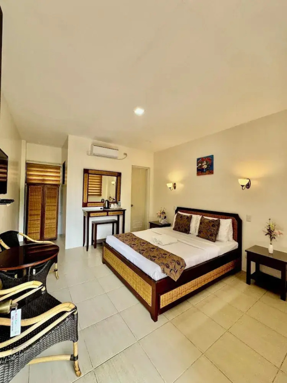 Deluxe Double room (full double bed)