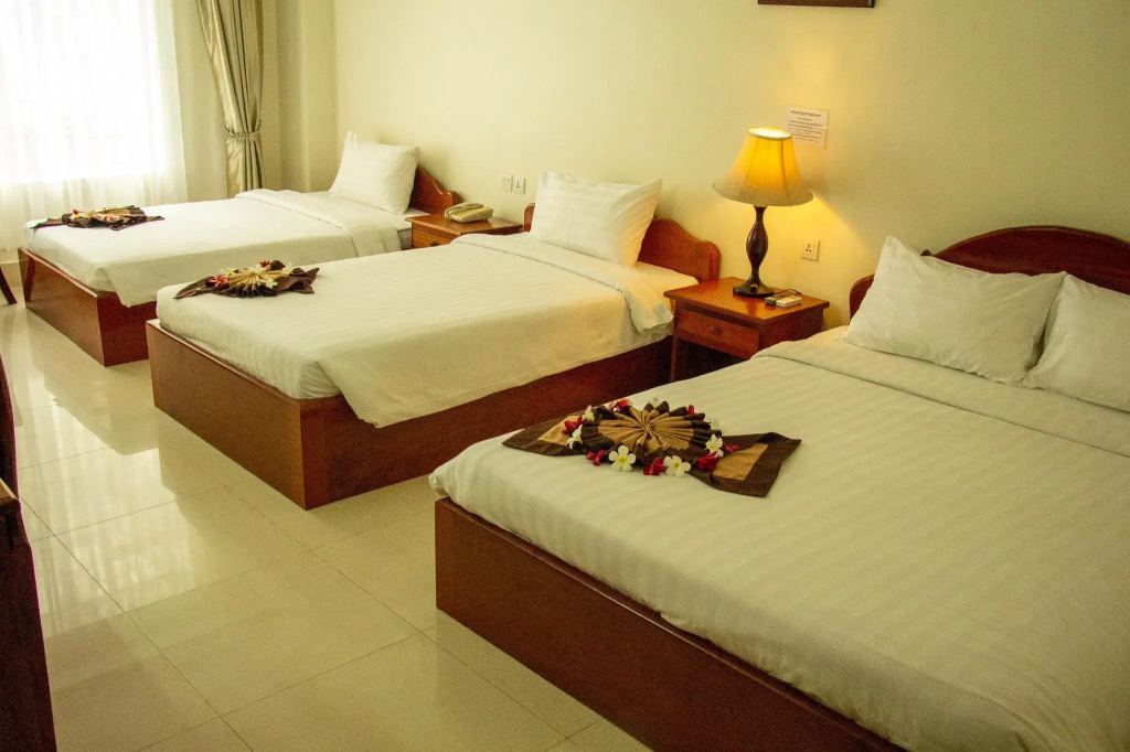 Standard Triple room
