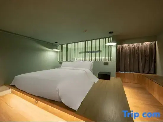 Deluxe Double Duplex room (full double bed)