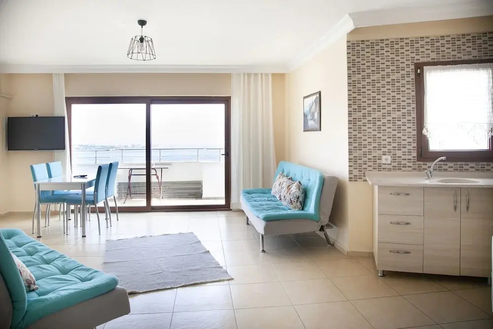 Apartment with balcony and with sea view